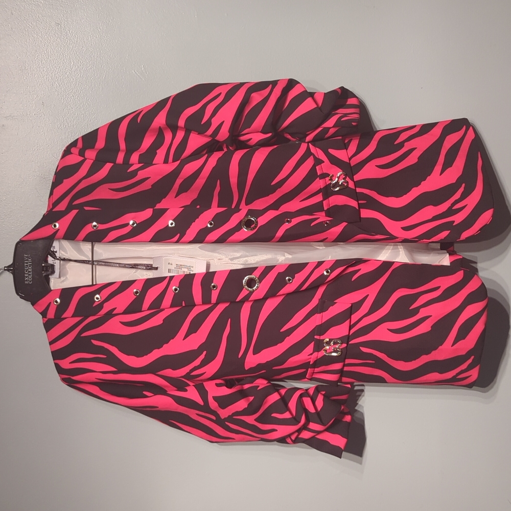 Marci by Gil Santucci blazer size is NA pit to pit is 18 inches